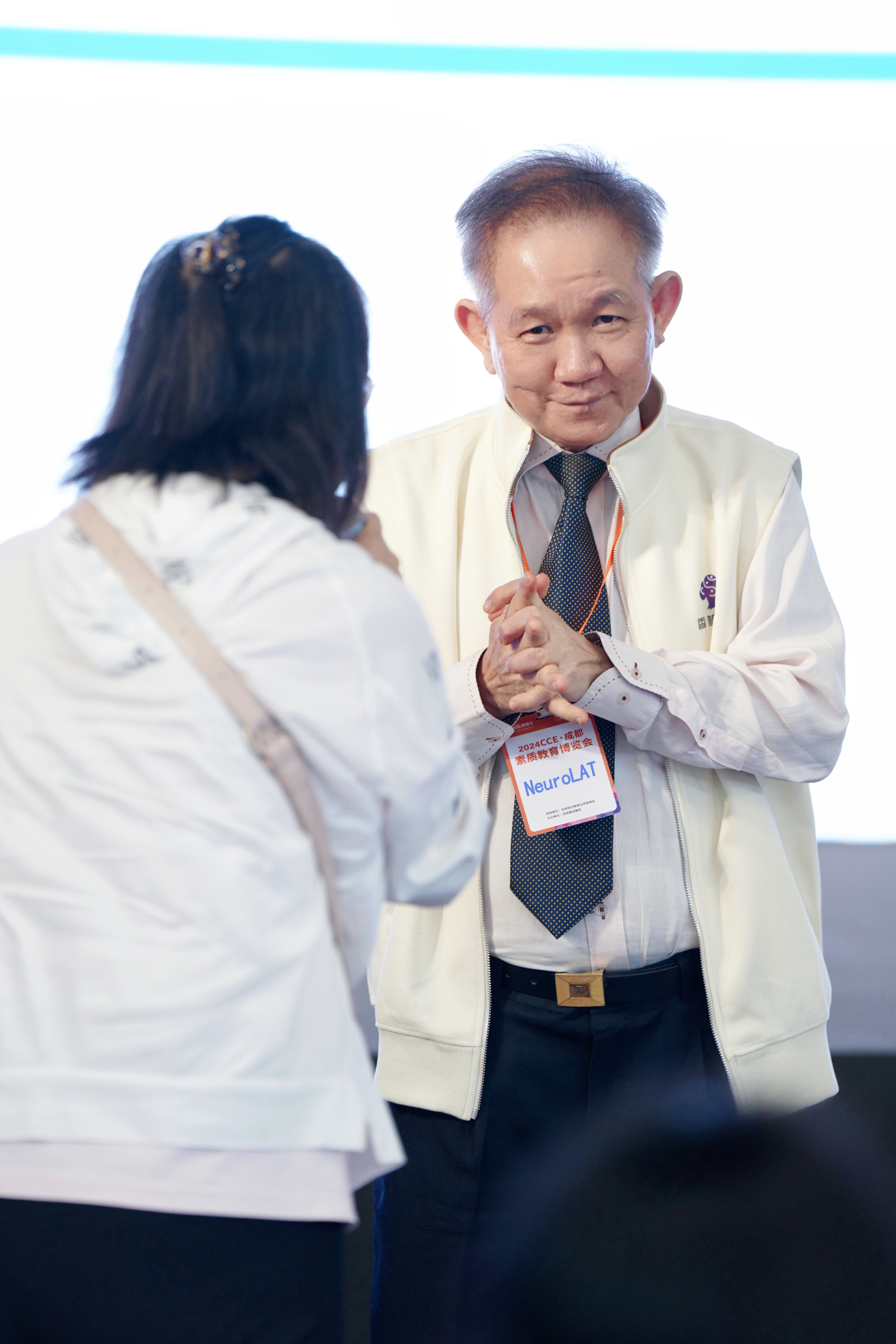 在新加坡先后创办6间训练中心